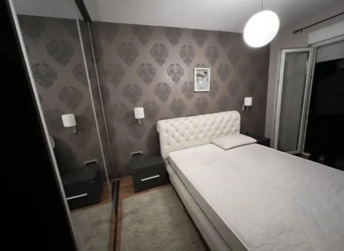 Izdavanje, jednosoban stan, 90m², Blok 6, Podgorica
