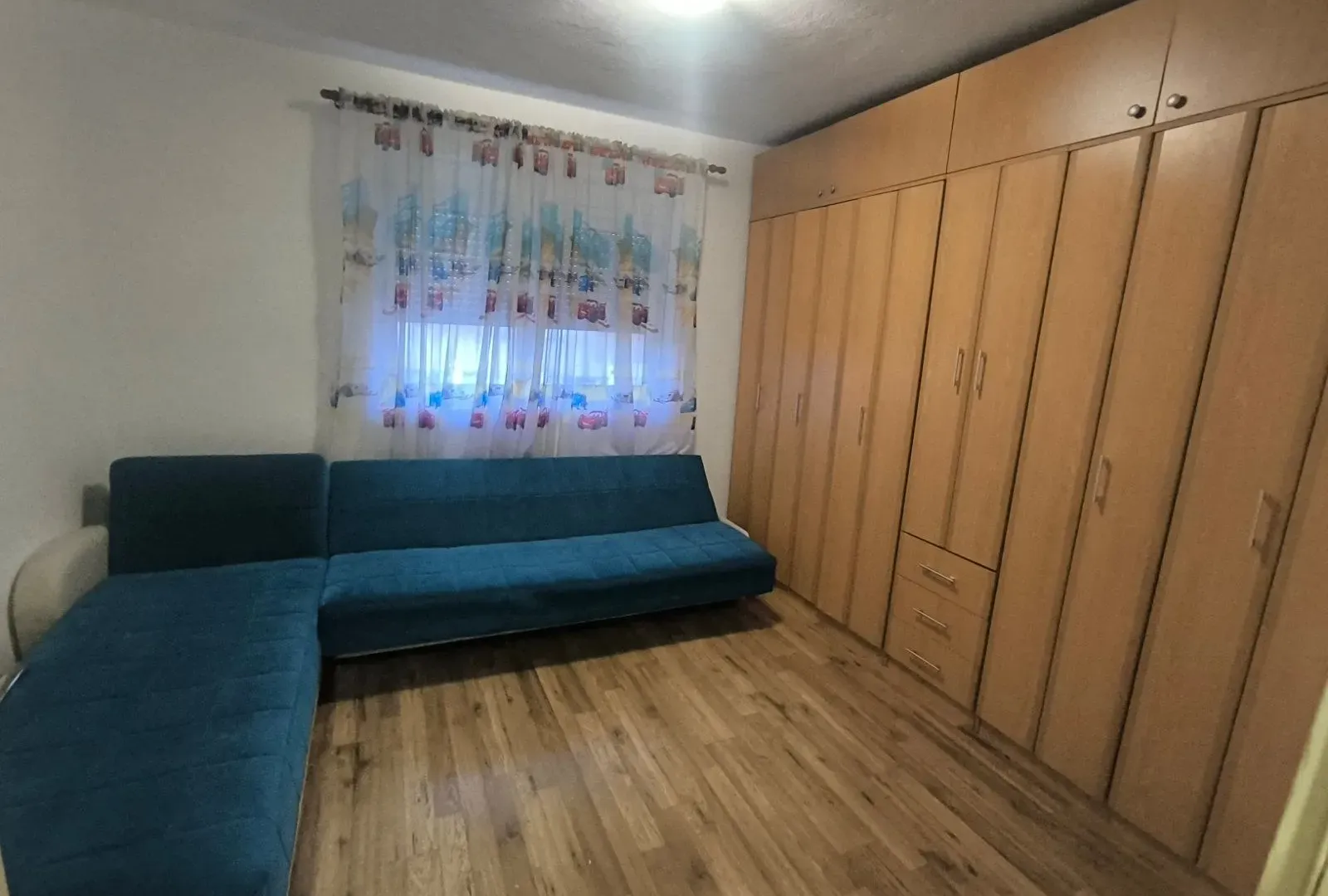Izdavanje, trosoban stan, 70m², Stari Aerodrom, Podgorica