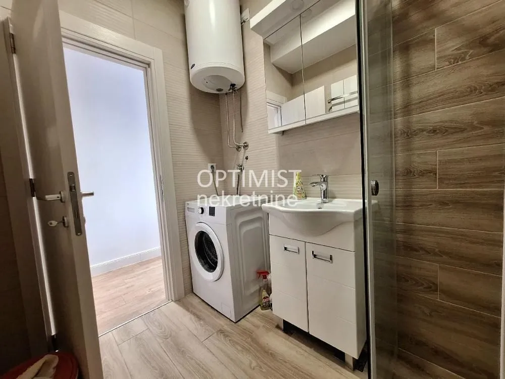 Izdavanje, trosoban stan, 70m², Dušanovac, Voždovac Sve Podlokacije