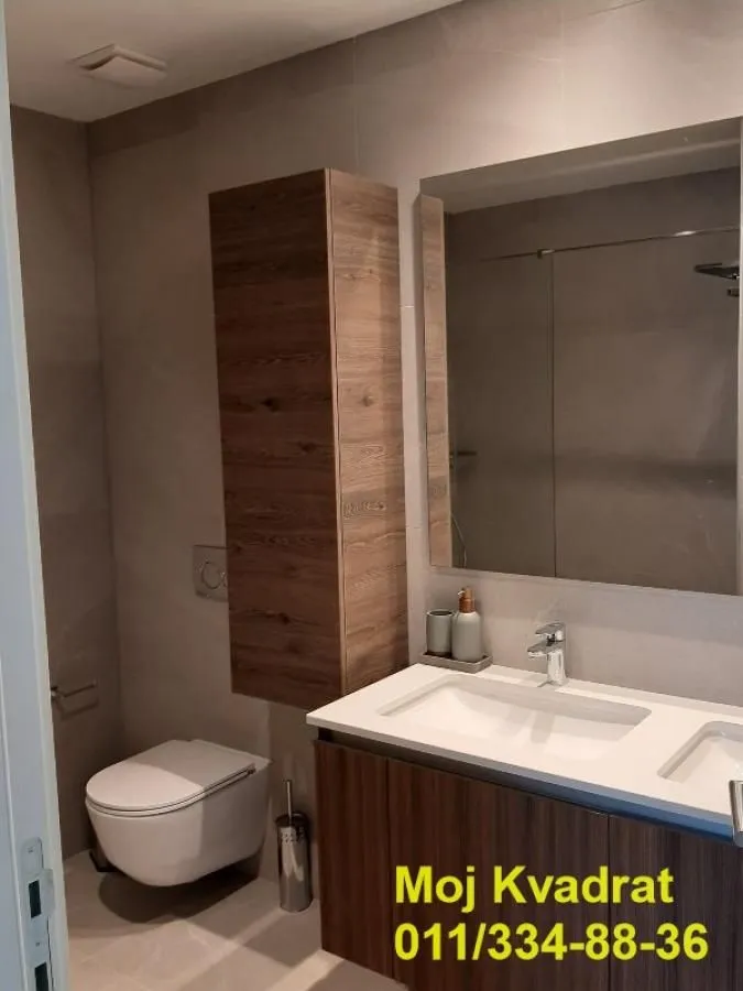 Izdavanje, četvorosoban stan, 121m², Savski Venac, Beograd