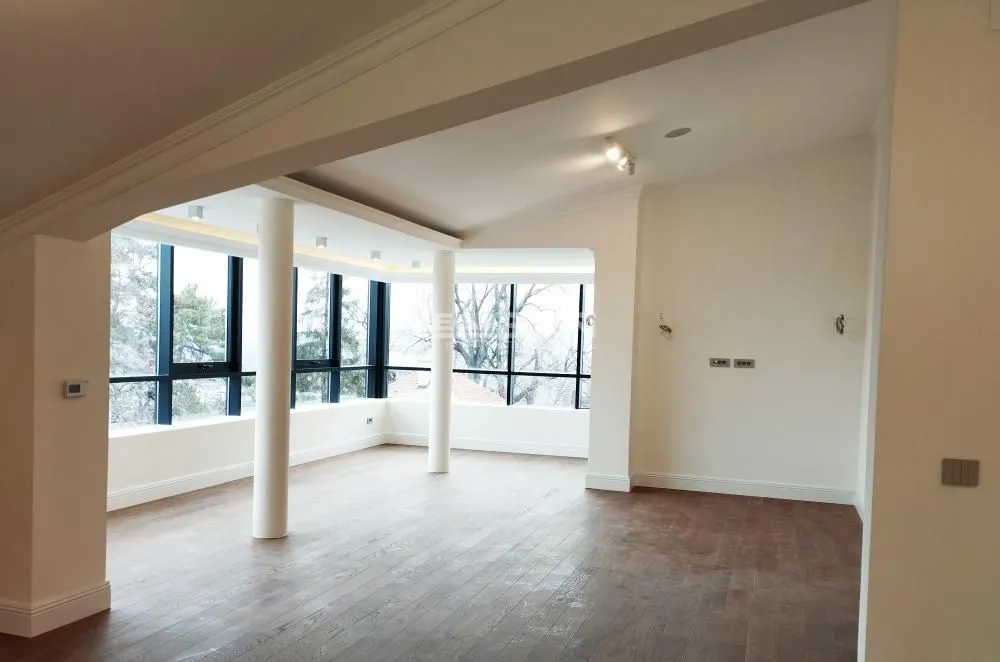 Rent, four bedroom apartment, 173m², Senjak, Beograd