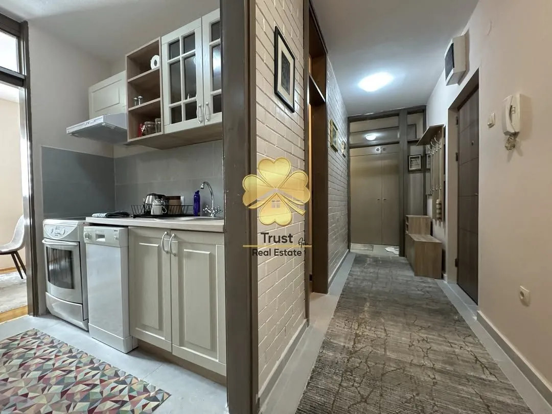 Izdavanje, dvosoban stan, 80m², Blok 5, Podgorica