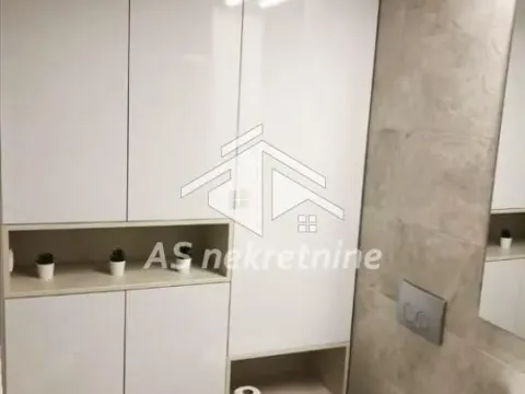 Izdavanje, trosoban stan, 68m², Vračar Sve Podlokacije, Beograd - image 19