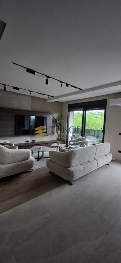 Izdavanje, trosoban stan, 82m², Olimp, Zvezdara Sve Podlokacije