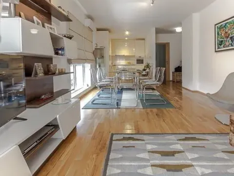 Izdavanje, kuća, 210m², Gornja Gorica, Podgorica - image 2