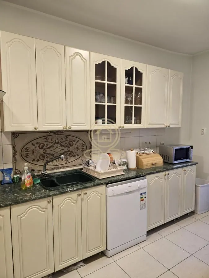 Izdavanje, dvosoban stan, 95m², Grbavica, Novi Sad Sve Podlokacije