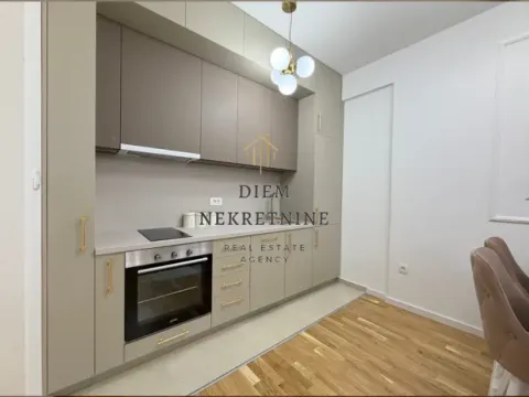 Izdavanje, dvosoban stan, 70m², Stari Aerodrom, Podgorica - image 8