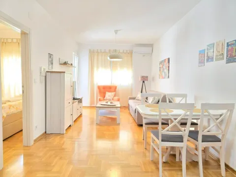 Rent, one bedroom apartment, 47m², Budva, Crna Gora - image 24