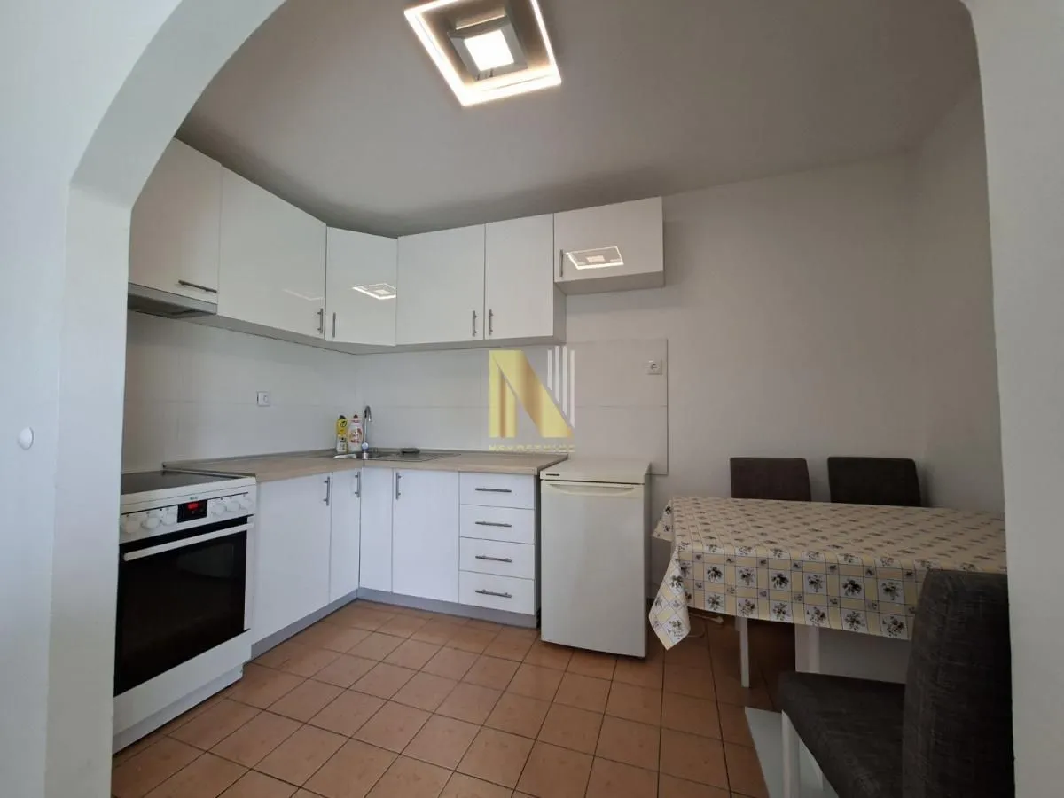 Izdavanje, trosoban stan, 115m², Klisa, Novi Sad Sve Podlokacije
