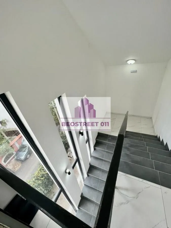 Sale, apartment, 160m², Farmaceutski Fakultet, Voždovac Sve Podlokacije