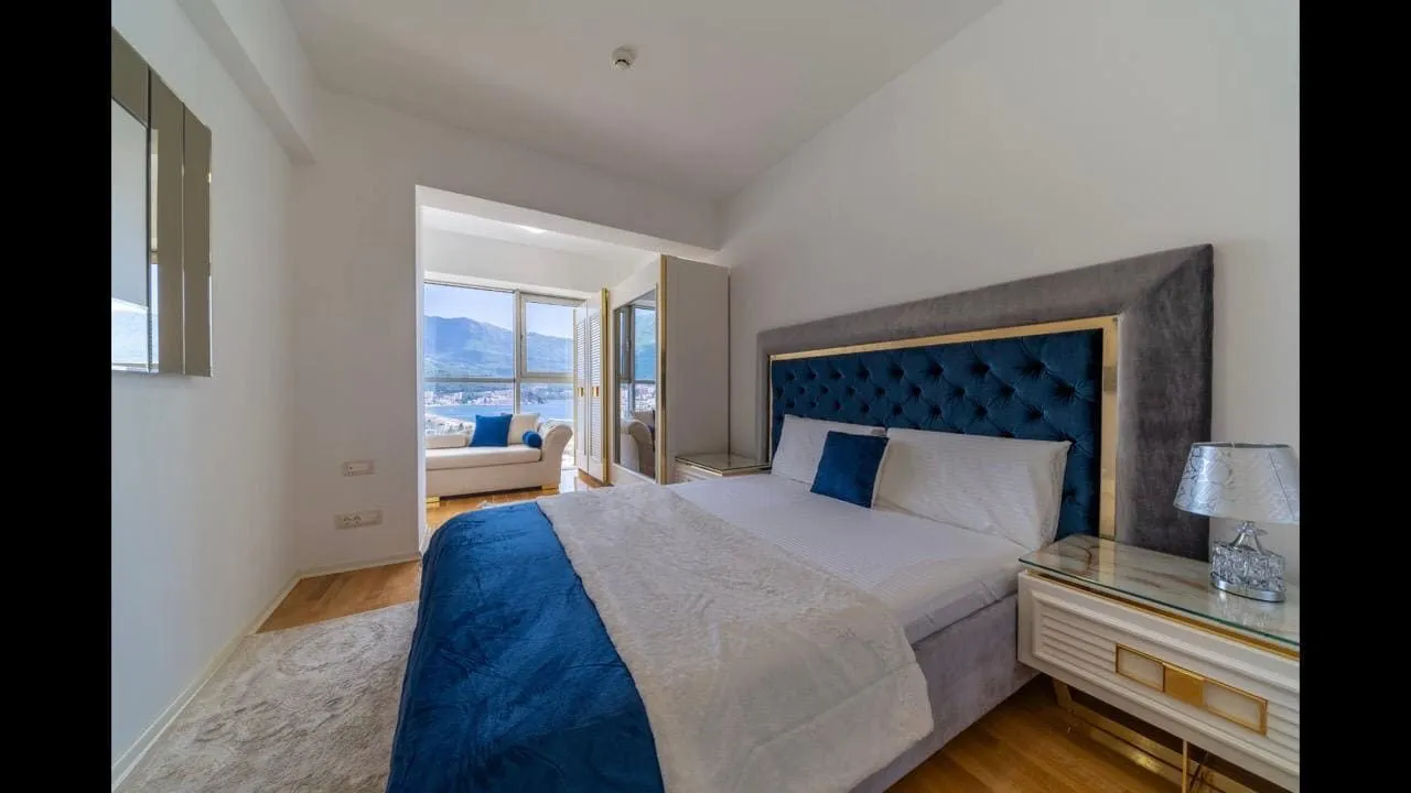 Izdavanje, trosoban stan, 150m², Bečići, Budva