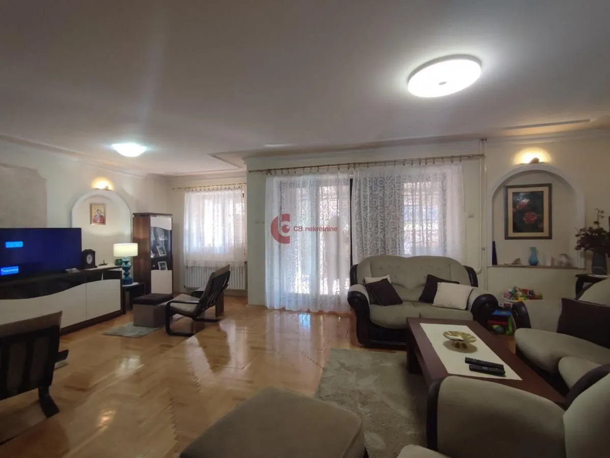 Prodaja, kuća, 268m², Kertvaroš, Subotica