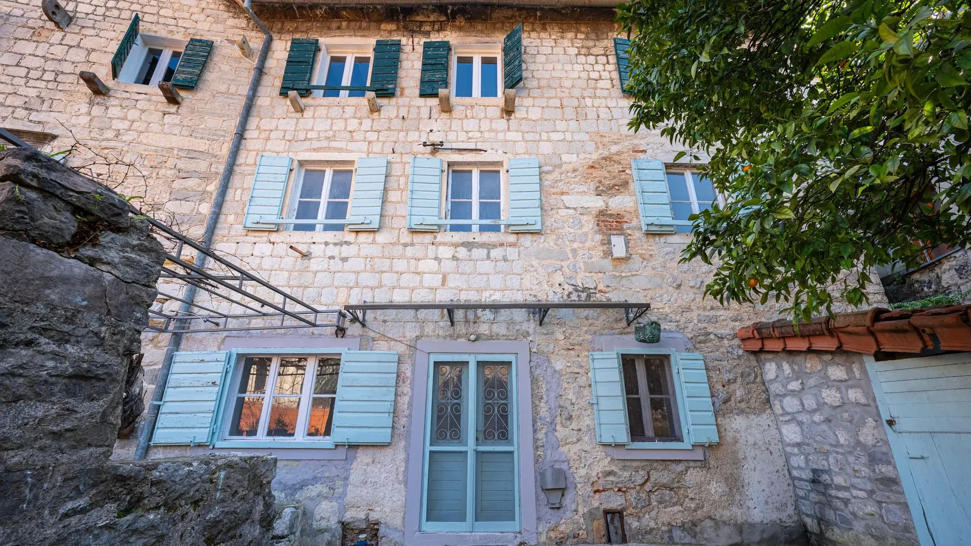 Prodaja, dvosoban stan, 74m², Stari Grad Kotor, Kotor