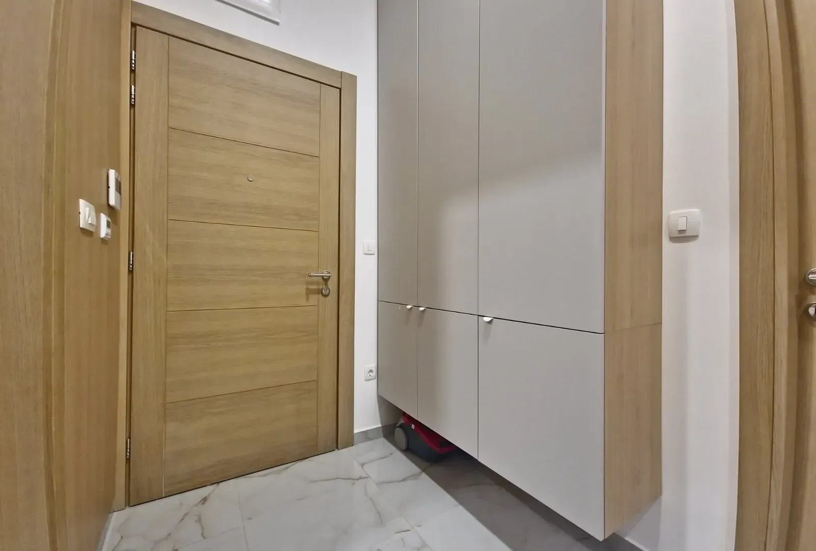 Izdavanje, dvosoban stan, 68m², Lastva Grbaljska, Kotor