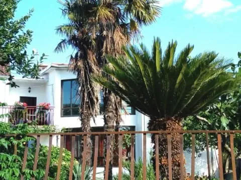 Prodaja,  kuća, 389m2, Stara Varoš, Podgorica