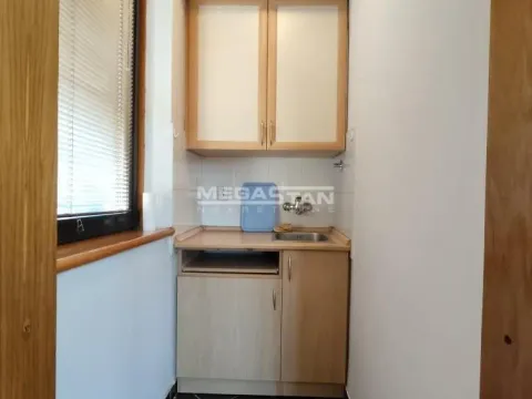 Izdavanje, poslovni prostor, 43m², Šumice, Beograd - image 10