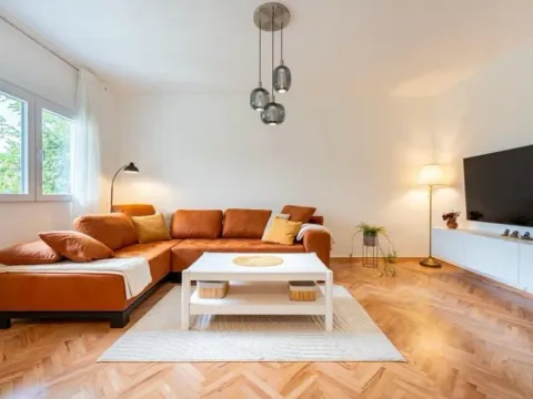 Rent, three bedroom apartment, 100m², Dalmatinska ulica, Podgorica - image 2