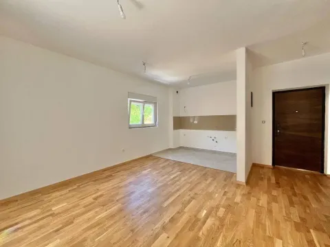 Prodaja, jednosoban stan, 43m², Bečići, Budva - image 7