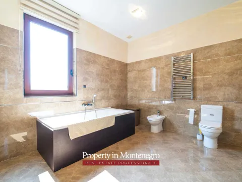 Prodaja, kuća, 971m², Petrovac, Budva - image 55