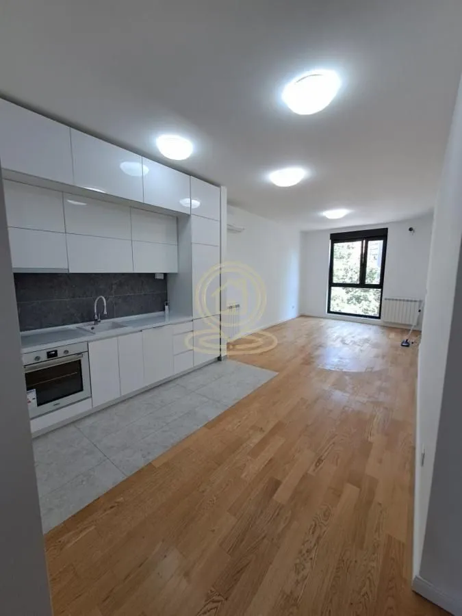 Izdavanje, dvosoban stan, 67m², Medijana, Niš