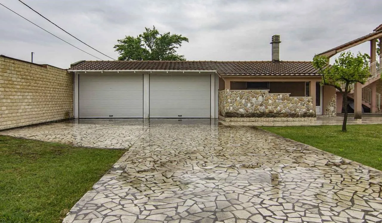 Prodaja, kuća, 400m², Danilovgrad, Crna Gora