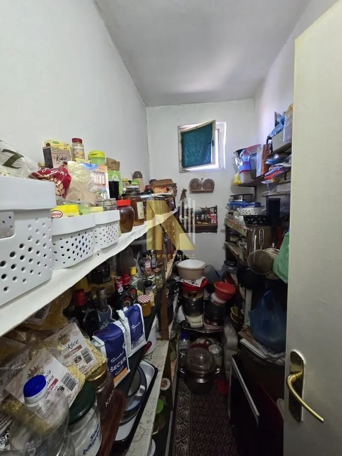 Prodaja, kuća, 203m², Salajka, Novi Sad Sve Podlokacije