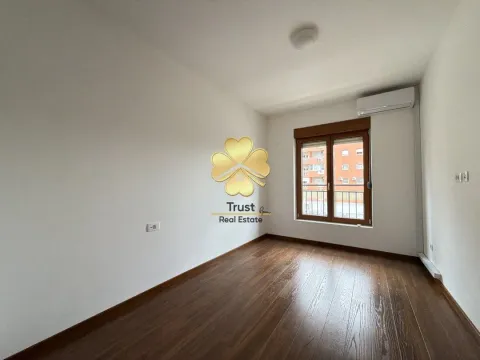 Izdavanje, dvosoban stan, 70m², Master Kvart, Podgorica - image 9