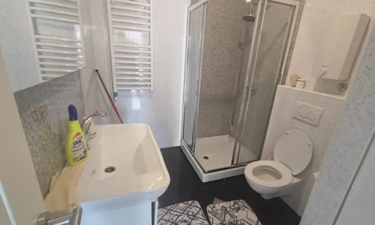 Izdavanje, jednosoban stan, 40m², Kalimanj, Tivat