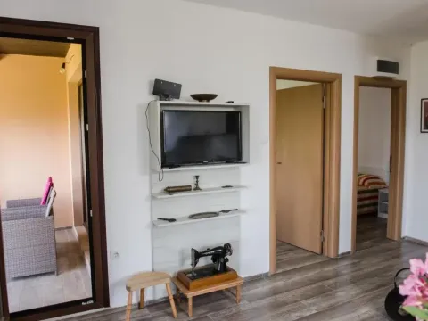 Izdavanje, stan, 60m², Kotor, Crna Gora - image 3