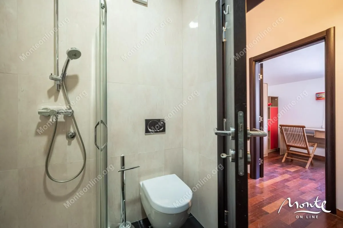 Prodaja, dvosoban stan, 61m², Dobrota, Kotor