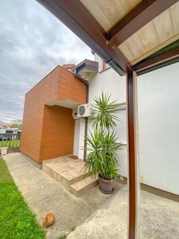 Sale, house, 210m², Gorica C, Podgorica