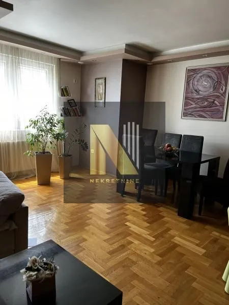 Prodaja, trosoban stan, 86m², Socijalno, Novi Sad Sve Podlokacije