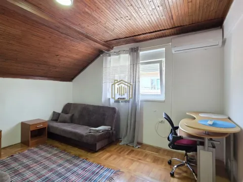 Rent, three bedroom apartment, 100m², Stari Aerodrom, Podgorica - image 11