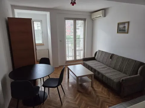 Izdavanje, garsonjera, 24m², Grbavica, Novi Sad Sve Podlokacije - image 1