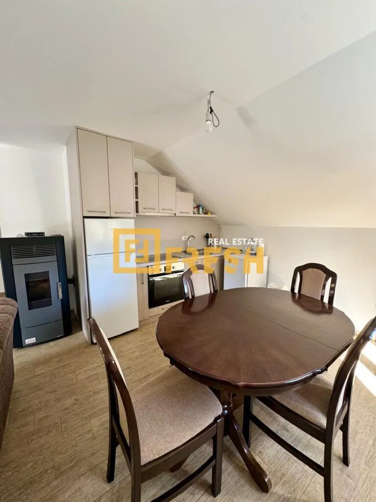 Izdavanje, dvosoban stan, 79m², Cetinje, Crna Gora