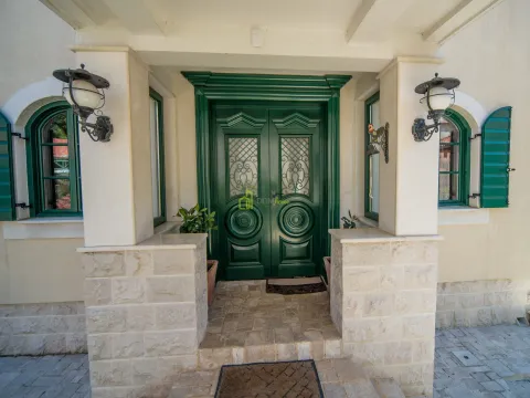 Sale, house, 168m², Cetinje, Crna Gora - image 38