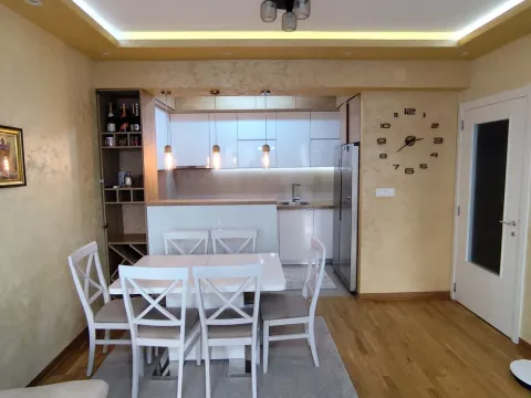 Izdavanje, dvosoban stan, 64m², City Kej, Podgorica - image 2