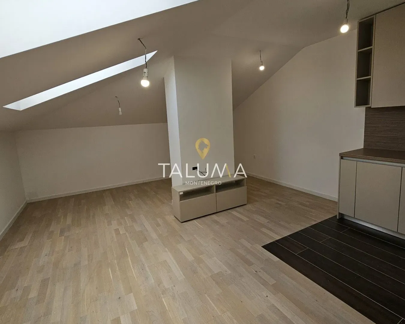 Prodaja, garsonjera, 45m², Tološi, Podgorica