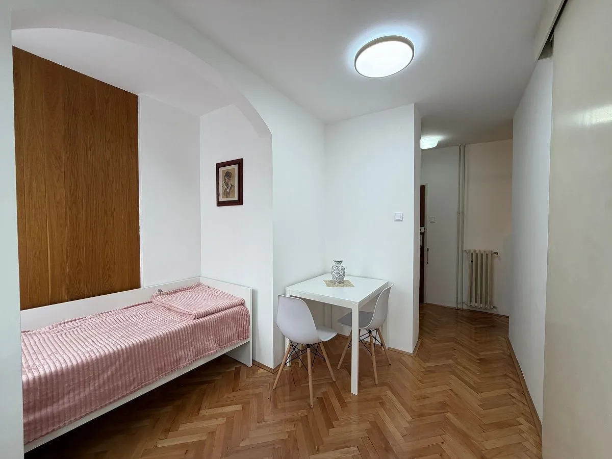 Rent, two bedroom apartment, 41m², Crveni Krst, Beograd