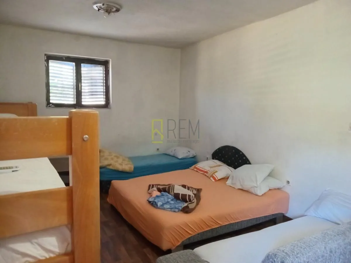Prodaja, kuća, 232m², Tološi, Podgorica