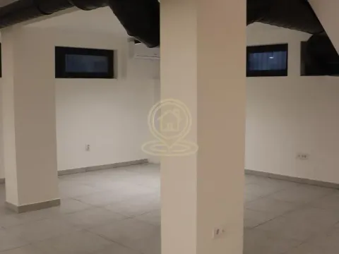 Izdavanje, poslovni prostor, 100m², Centar, Kragujevac - image 4