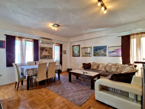 Rent, three bedroom apartment, 90m², Budva, Crna Gora - image 9