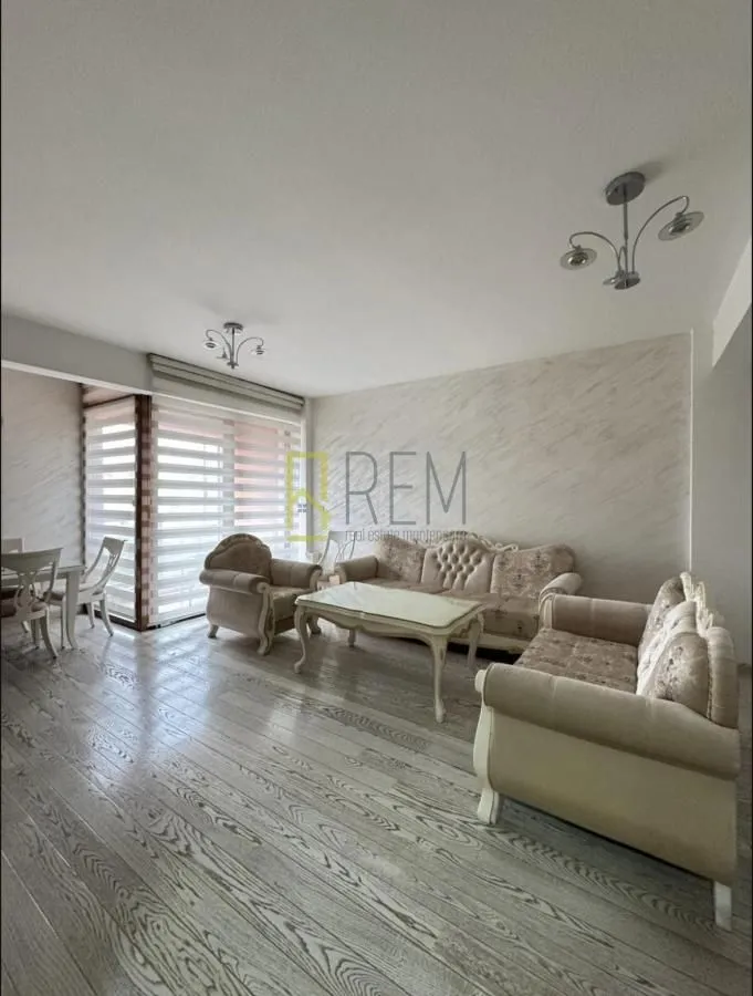 Izdavanje, trosoban stan, 90m², Preko Morače, Podgorica
