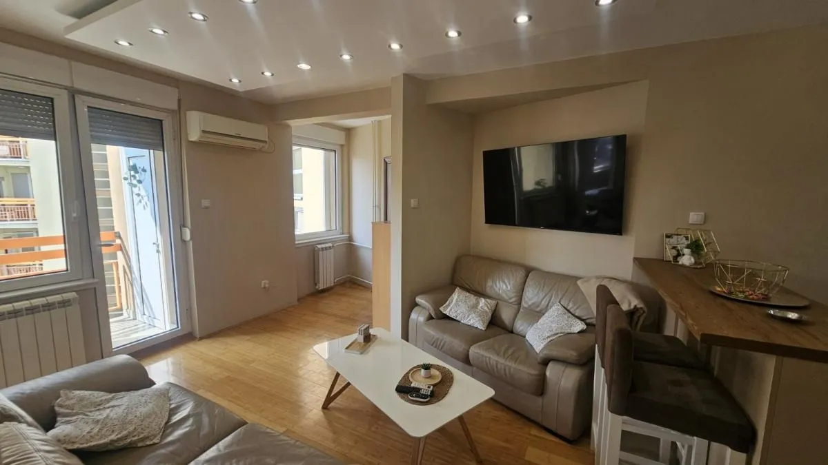 Izdavanje, jednosoban stan, 41m², Rotkvarija, Novi Sad Sve Podlokacije