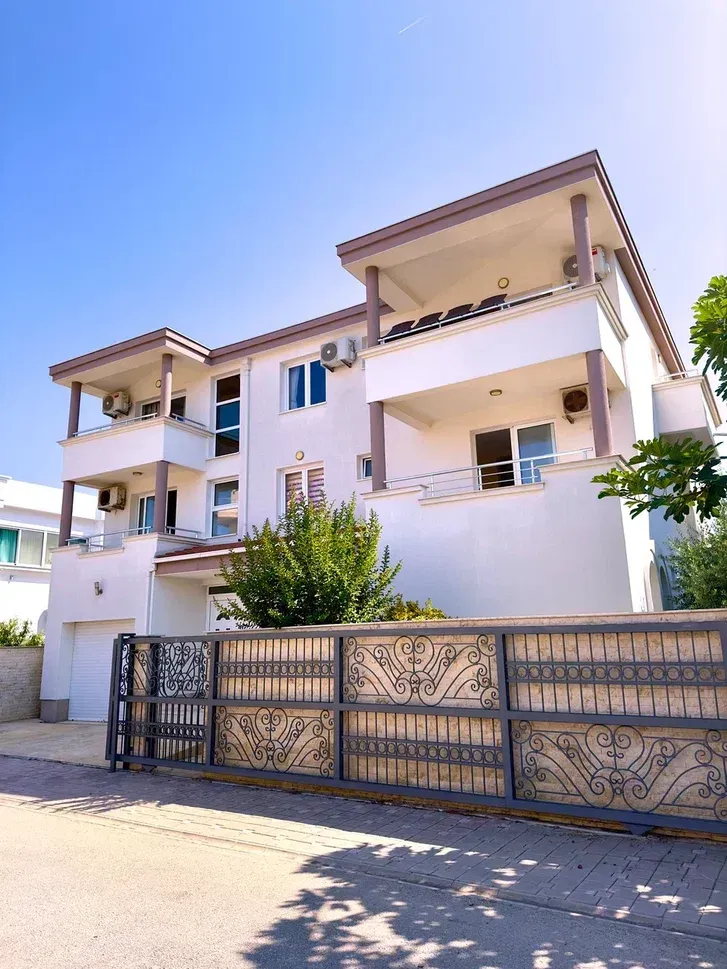 Prodaja, kuća, 702m², Centar, Ulcinj
