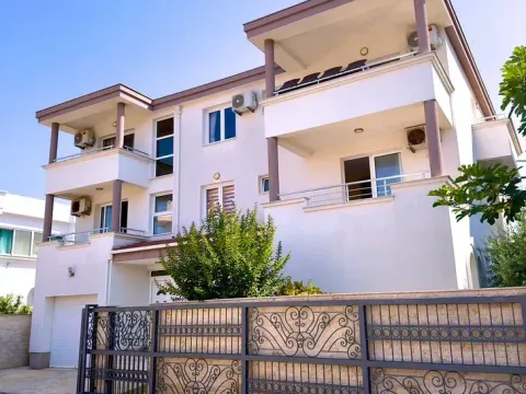 Prodaja, kuća, 702m², Centar, Ulcinj - image 17