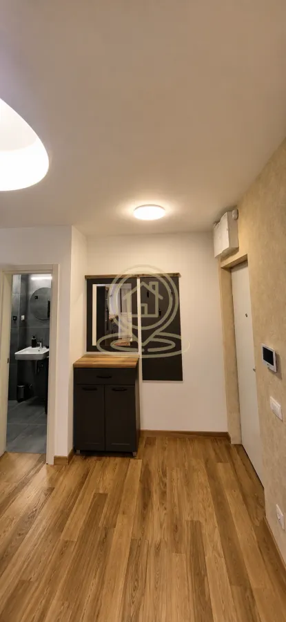 Izdavanje, dvosoban stan, 38m², Čubura, Beograd