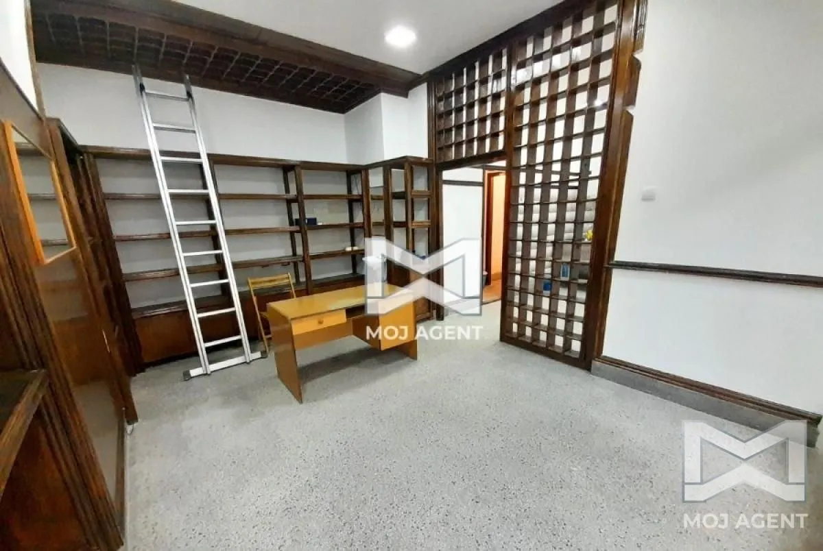 Rent, office space, 32m², Centar, Niš