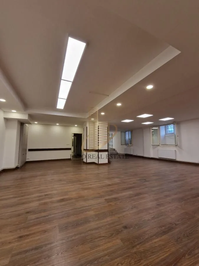Sale, office space, 176m², Kosančićev Venac, Beograd