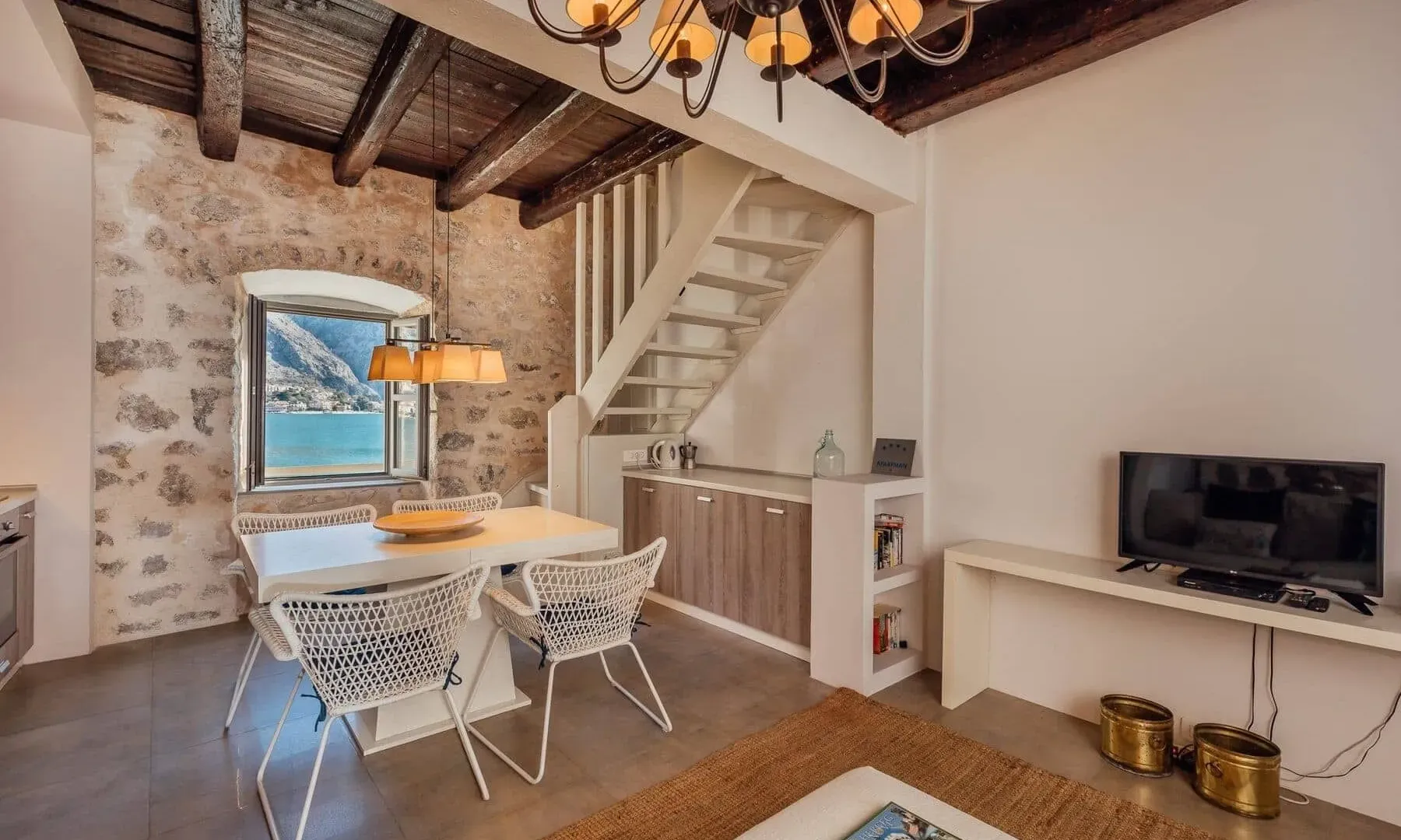 Rent, house, 90m², Muo, Kotor
